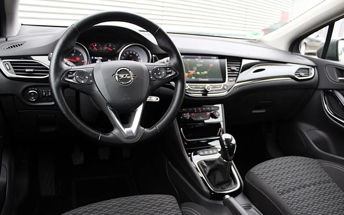 Opel Astra cena 34900 przebieg: 145000, rok produkcji 2018 z Chełmża małe 497